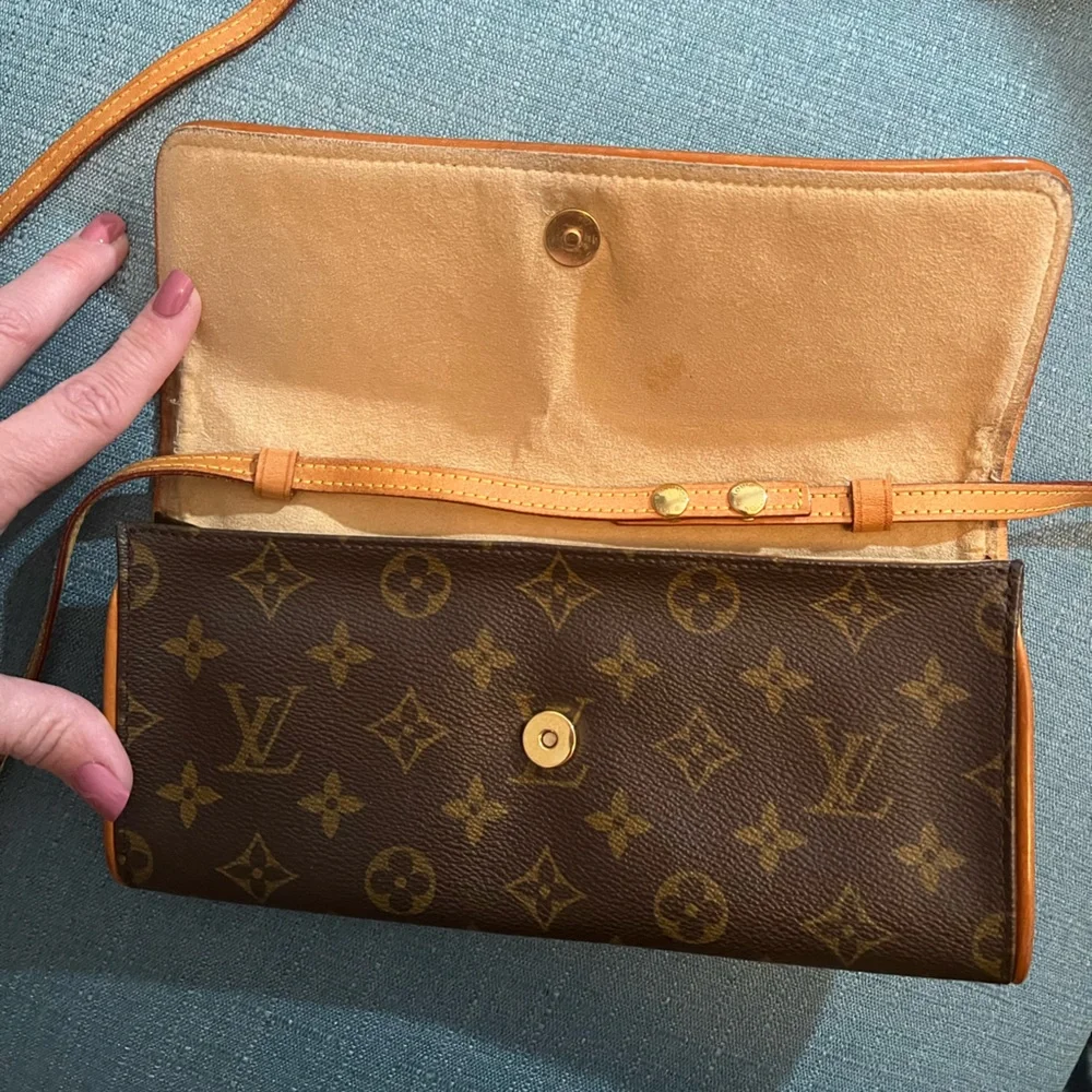 Louis Vuitton Two Way Pochette GM Crossbody Clutch Shoulder Bag, LV Monogram - Picture 4 of 11